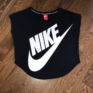 Women’s black Nike sleeveless top